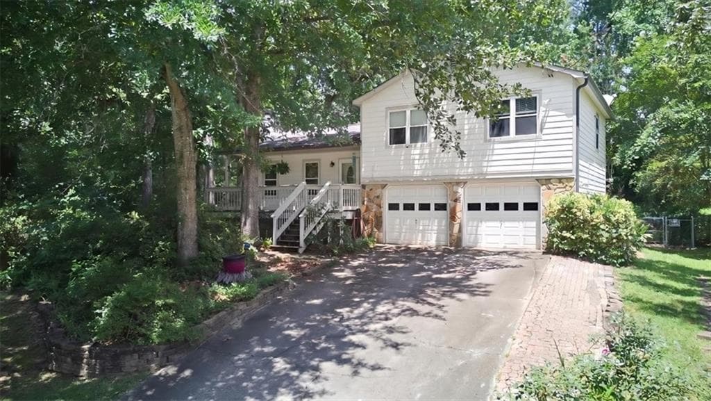3 bedroom, 2 bathroom, 1,914 sq ft home for sale at 3618 Waverly Oaks Way, Snellville, GA