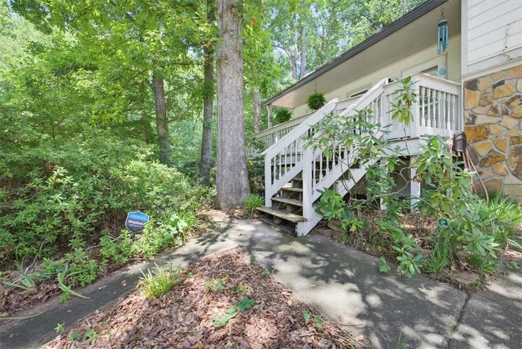 3 bedroom, 2 bathroom, 1,914 sq ft single family residence for sale at 3618 Waverly Oaks Way, Snellville, GA 30039 — photo 7