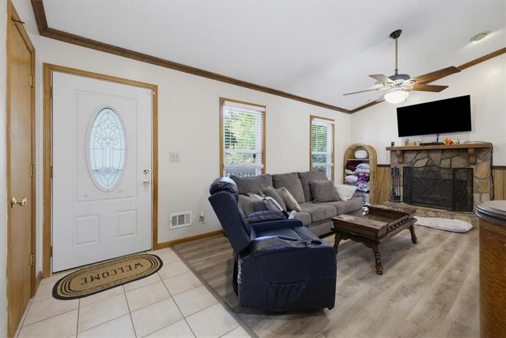 3 bedroom, 2 bathroom, 1,914 sq ft single family residence for sale at 3618 Waverly Oaks Way, Snellville, GA 30039 — photo 3