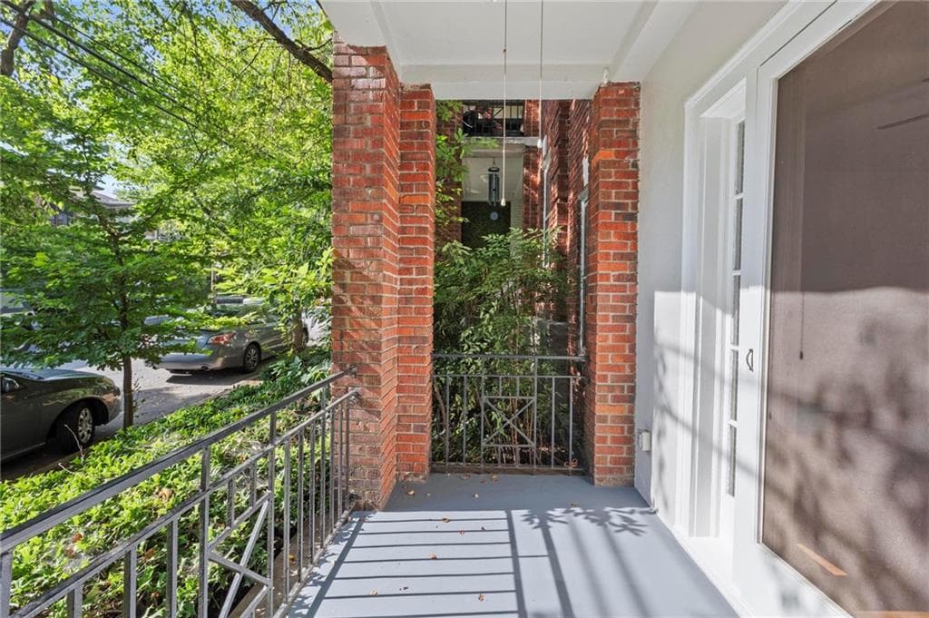 1 bedroom, 1 bathroom, 608 sq ft condominium for sale at 794 Frederica Street 1, Atlanta, GA 30306 — photo 3
