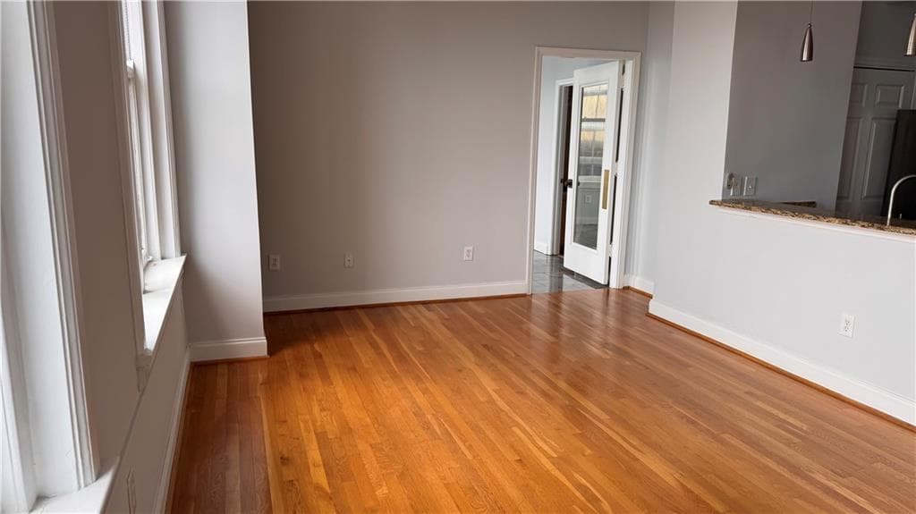 2 bedroom, 2 bathroom, 954 sq ft condominium for sale at 32 Peachtree Street 1506, Atlanta, GA 30303 — photo 4