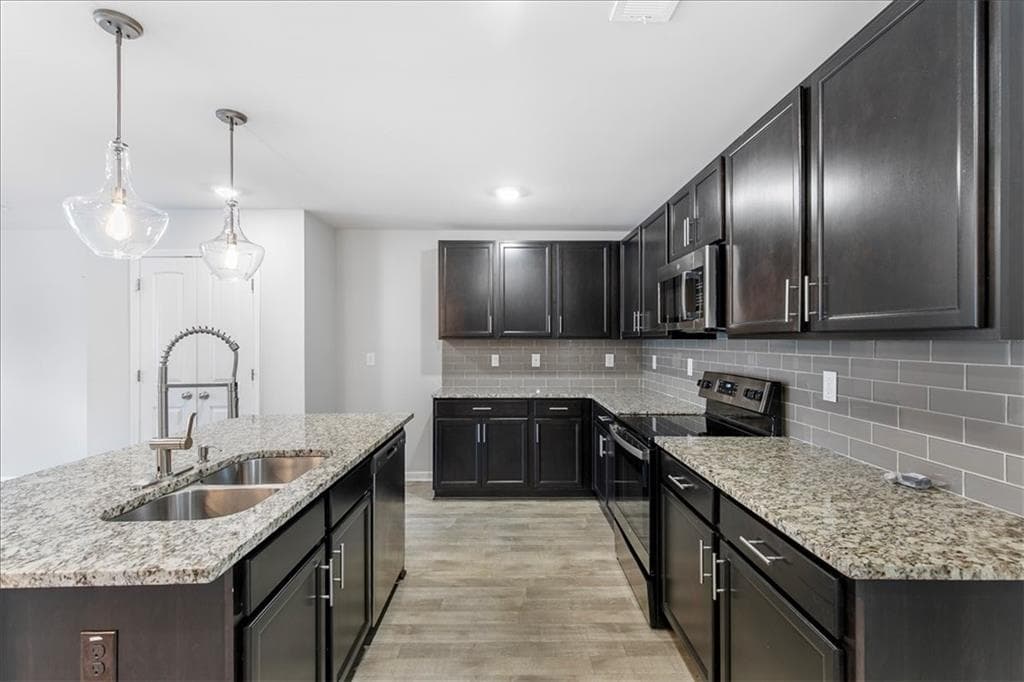 4 bedroom, 3 bathroom, 2,322 sq ft single family residence for rent at 6426 Beaver Creek Trail, South Fulton, GA 30349 for $2,750 a month — photo 2