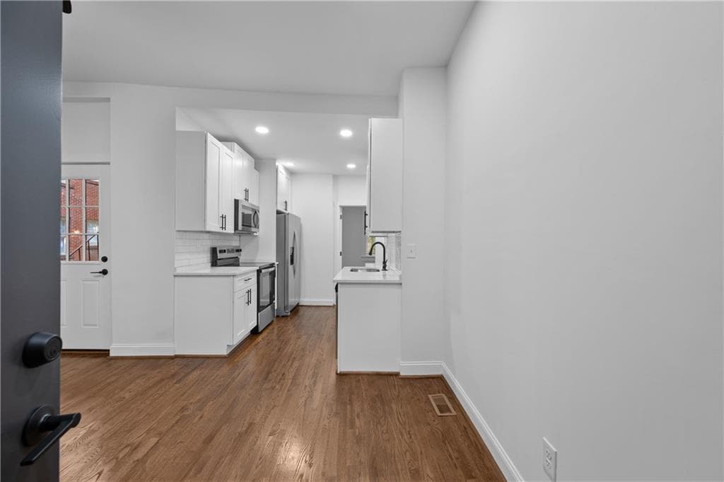 2 bedroom, 2 bathroom, 900 sq ft apartment for rent at 360 Ponce De Leon Avenue 4, Atlanta, GA 30308 for $1,985 a month — photo 3