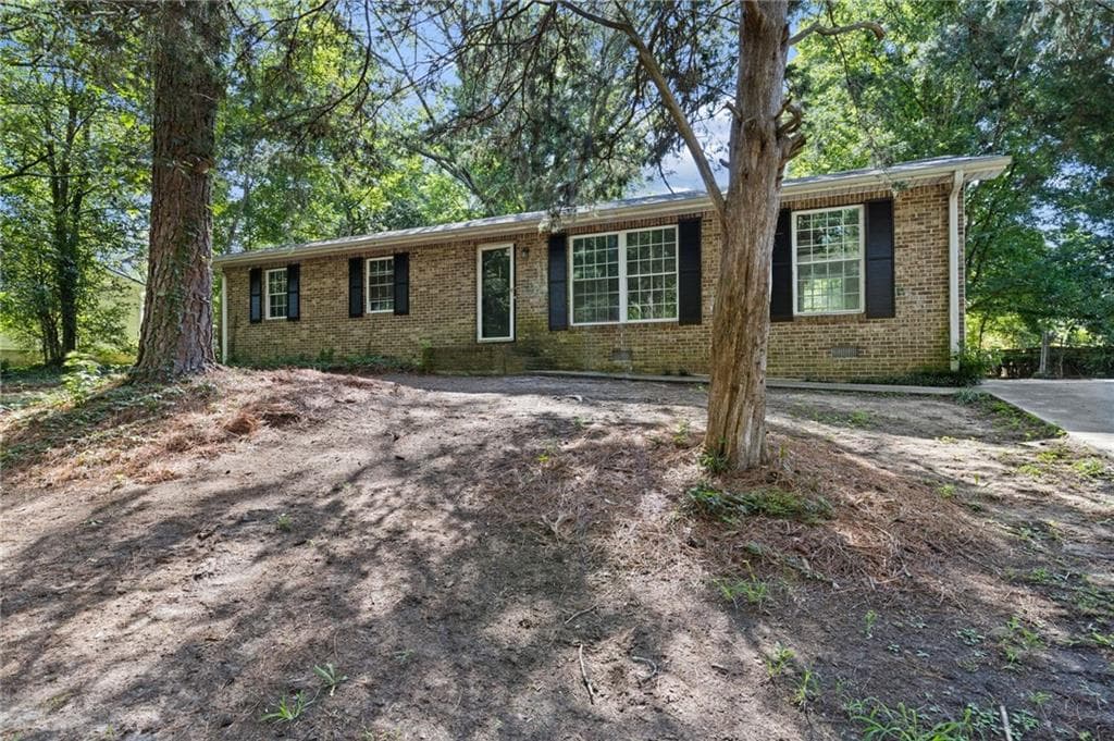 3 bedroom, 2 bathroom, 1,296 sq ft single family residence for sale at 594 Kingston Lane, Conyers, GA 30012 — photo 2