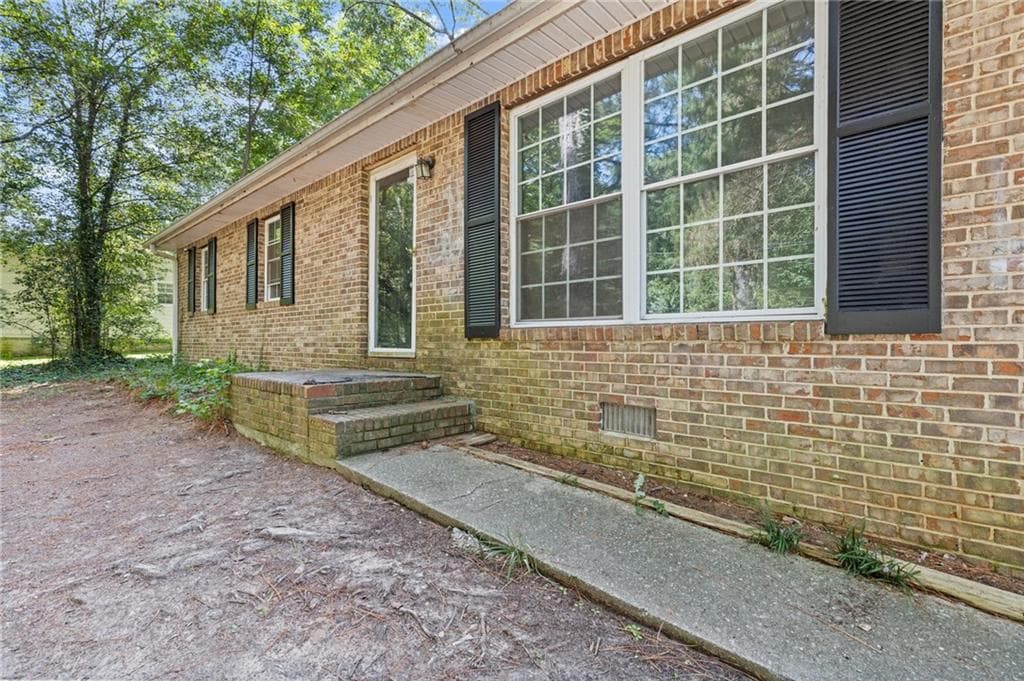 3 bedroom, 2 bathroom, 1,296 sq ft single family residence for sale at 594 Kingston Lane, Conyers, GA 30012 — photo 4