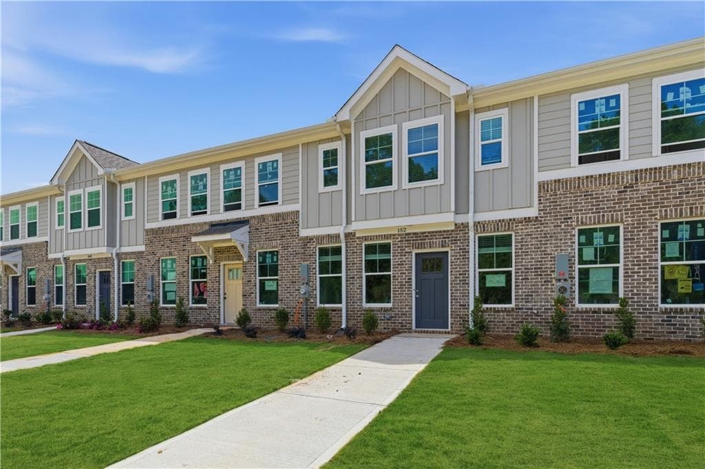 3 bedroom, 3 bathroom, 1,663 sq ft townhouse under contract at 148 Flier Drive, Mcdonough, GA 30253 — photo 2
