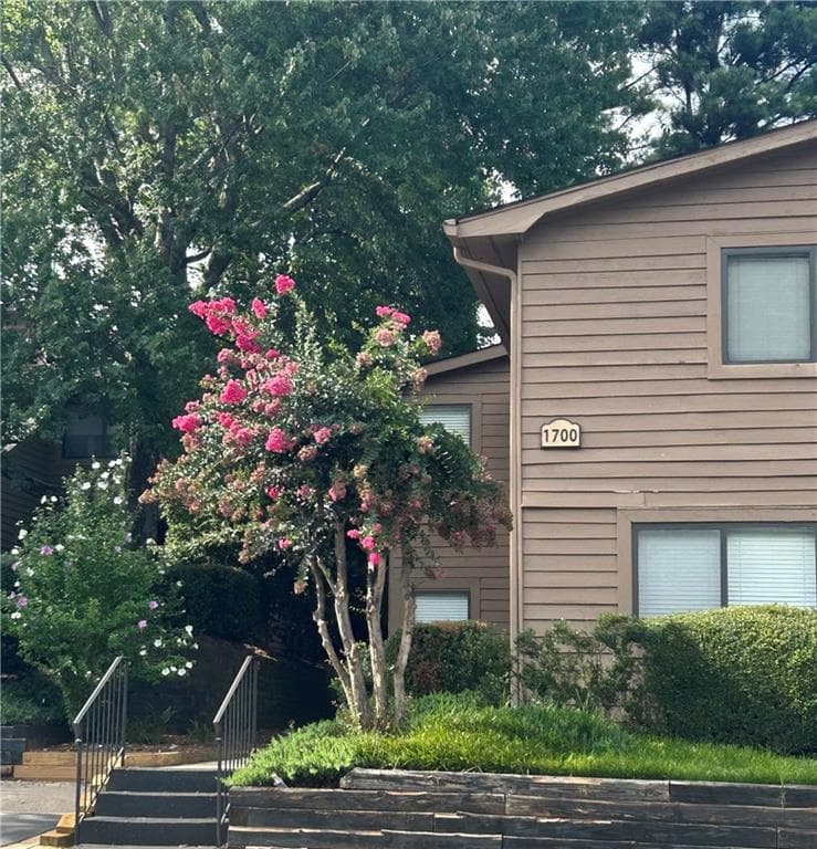 2 bedroom, 2 bathroom, 1,355 sq ft condominium for sale at 1702 Parkaire Crossing 1700, Marietta, GA 30068