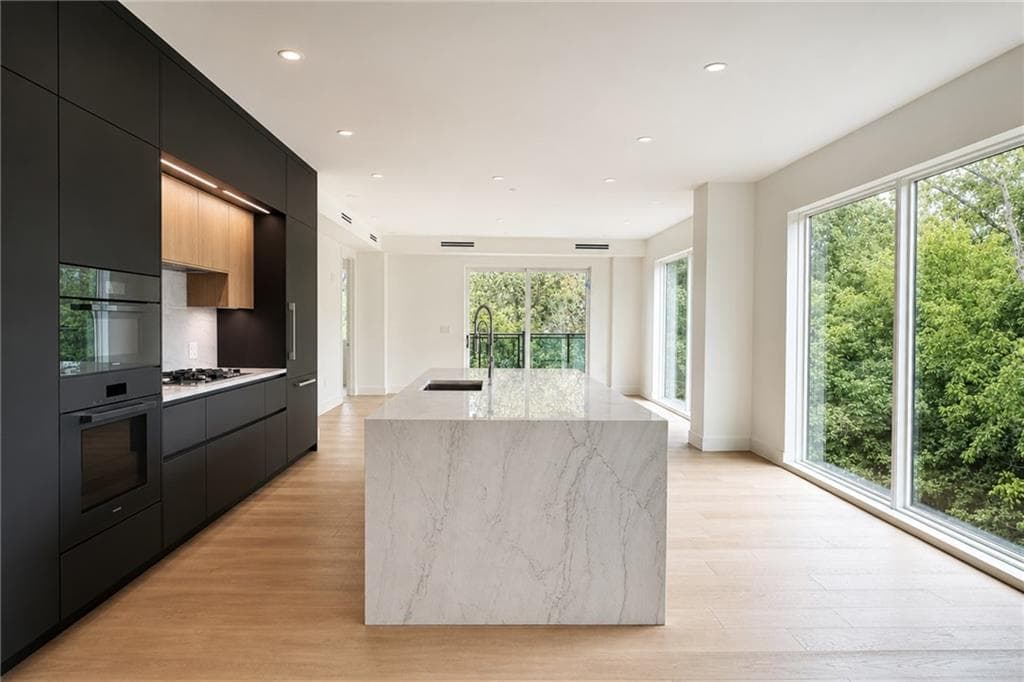 2 bedroom, 3 bathroom, 1,893 sq ft condominium for sale at 318 Sandy Springs Circle 230, Atlanta, GA 30328 — photo 2