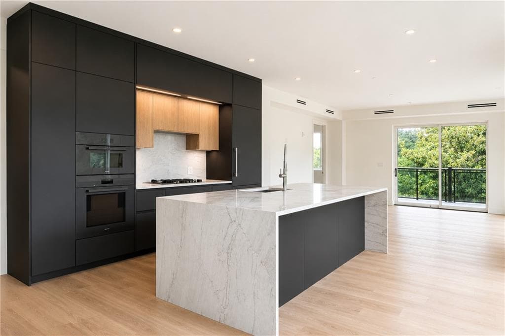 2 bedroom, 3 bathroom, 1,893 sq ft condominium for sale at 318 Sandy Springs Circle 230, Atlanta, GA 30328 — photo 3