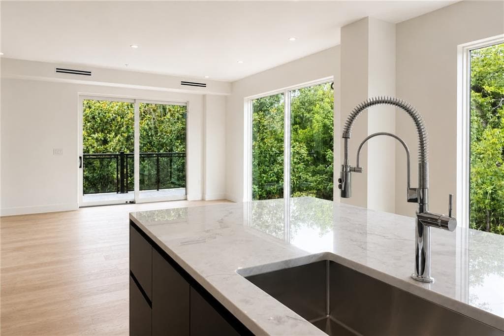 2 bedroom, 3 bathroom, 1,893 sq ft condominium for sale at 318 Sandy Springs Circle 230, Atlanta, GA 30328 — photo 6