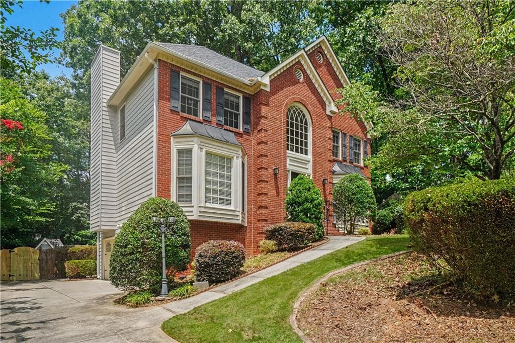4 bedroom, 3 bathroom, 2,852 sq ft single family residence under contract at 4540 Apache Court, Kennesaw, GA 30152 — photo 2