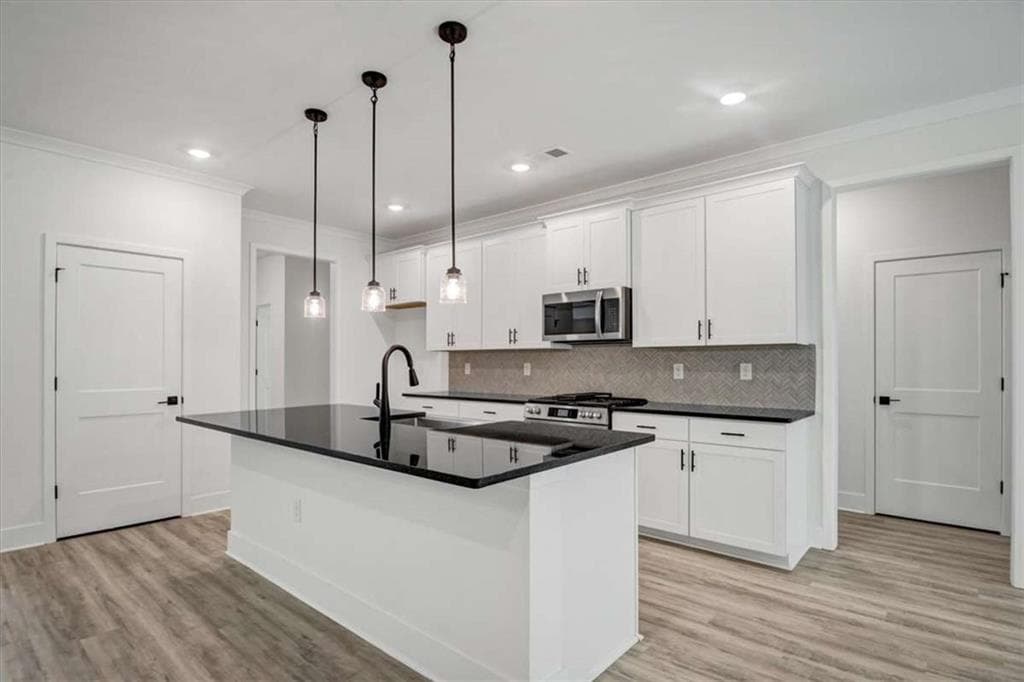 4 bedroom, 3 bathroom, 2,620 sq ft single family residence for sale at 3320 Trevi Trail, Douglasville, GA 30135 — photo 2