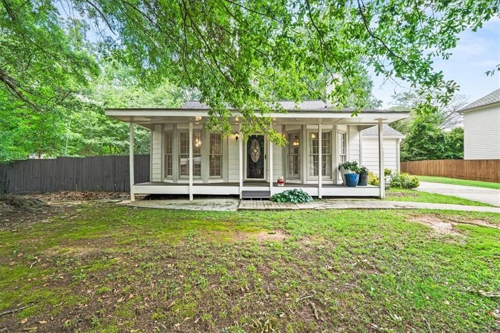 3 bedroom, 2 bathroom, 1,413 sq ft single family residence for sale at 1661 Hudson Road, Decatur, GA 30033 — photo 1 of 41