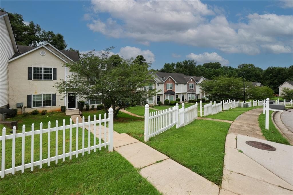 3 bedroom, 3 bathroom, 1,530 sq ft townhouse for rent at 7705 Commerce Court, Riverdale, GA 30296 for $1,640 a month — photo 2