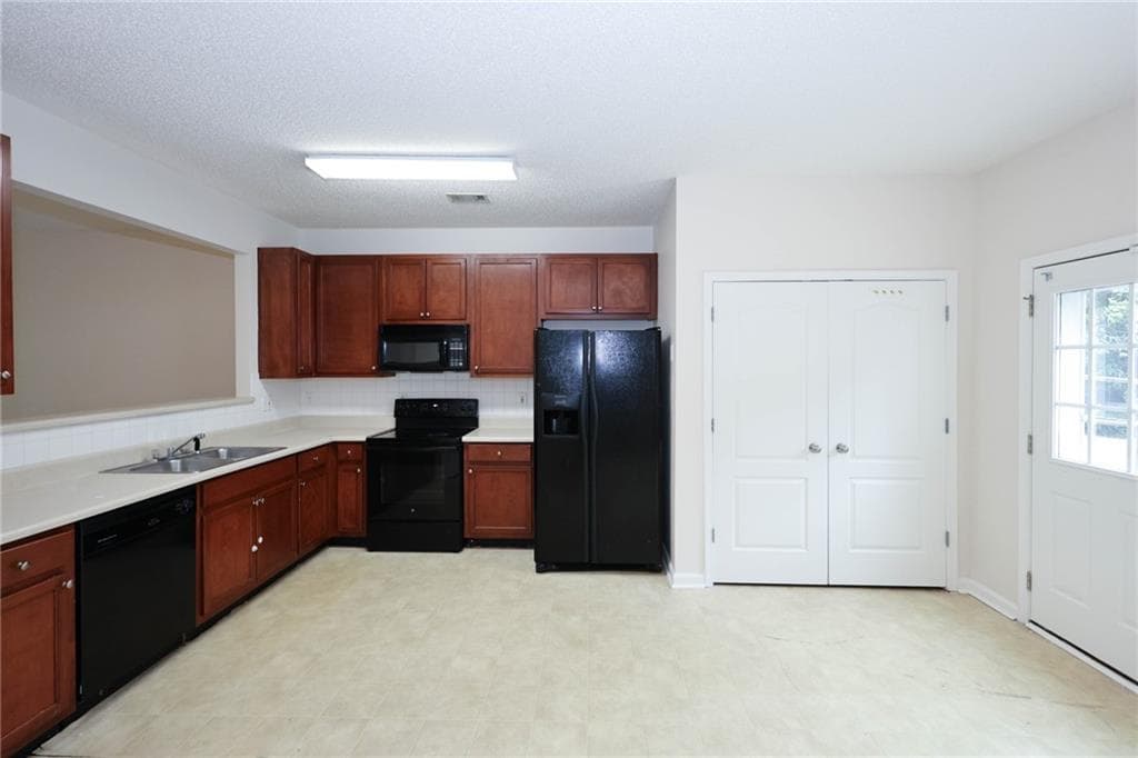 3 bedroom, 3 bathroom, 1,530 sq ft townhouse for rent at 7705 Commerce Court, Riverdale, GA 30296 for $1,640 a month — photo 9