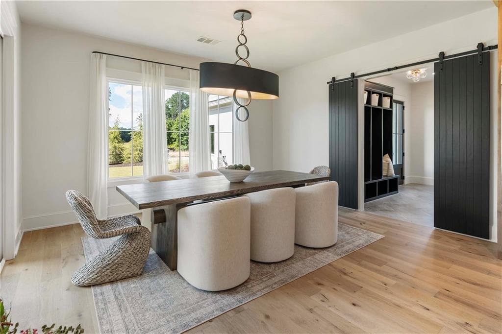 5 bedroom, 7 bathroom, 6,169 sq ft single family residence for sale at 185 Heatherton Lane, Milton, GA 30009 — photo 4