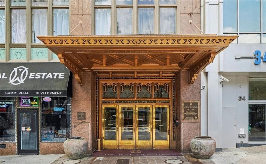 2 bedroom, 2 bathroom, 954 sq ft condominium for sale at 32 Peachtree Street 1506, Atlanta, GA 30303
