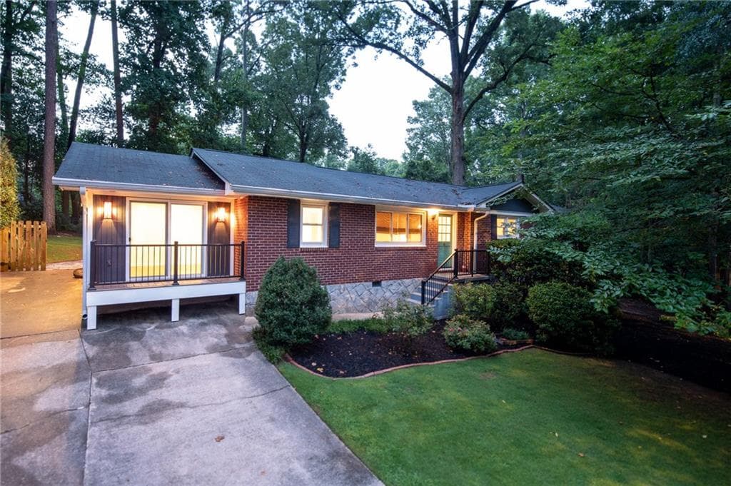 3 bedroom, 3 bathroom, 1,785 sq ft single family residence for sale at 1170 N Druid Woods Court, Decatur, GA 30033 — photo 3