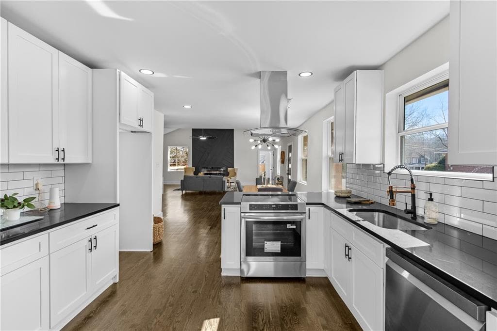 3 bedroom, 2 bathroom, 1,950 sq ft single family residence under contract at 968 Bruce Circle, Atlanta, GA 30316 — photo 8