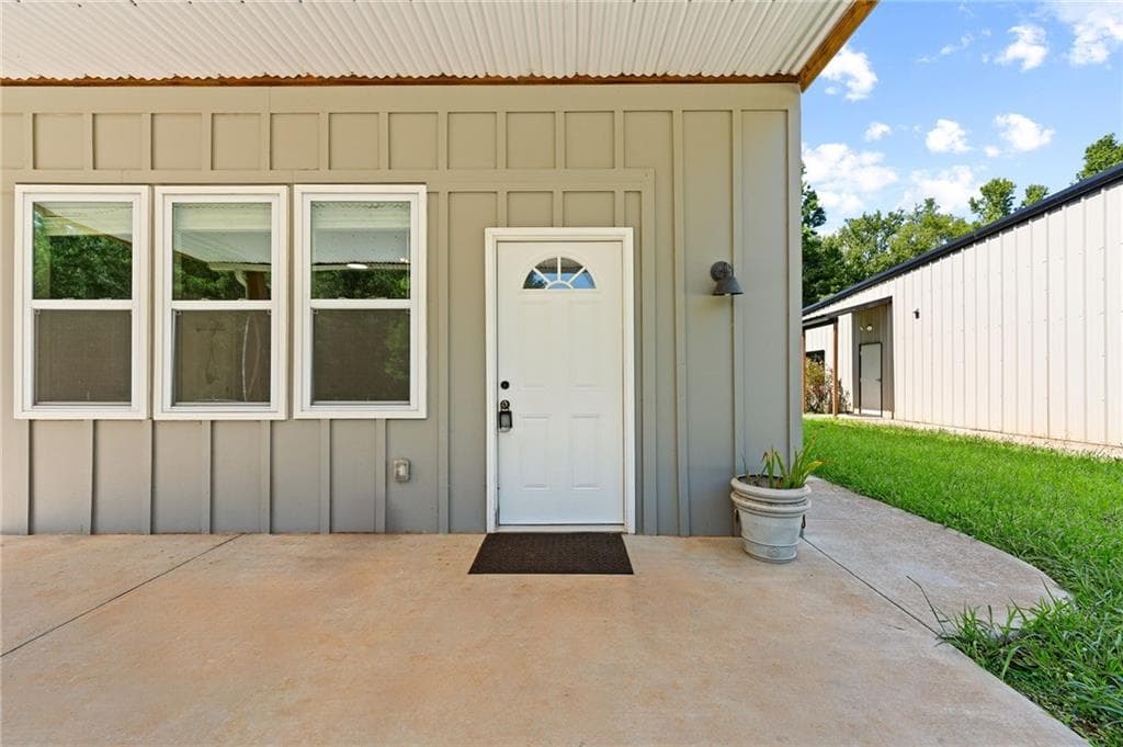 3 bedroom, 3 bathroom, 5,190 sq ft single family residence for sale at 221 Columbus Drive, Homer, GA 30547 — photo 8