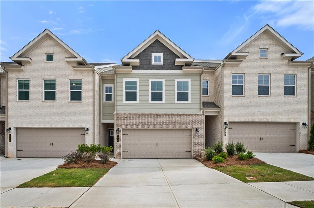 3 bedroom, 3 bathroom, 1,849 sq ft townhouse under contract at 250 Abbotts Crossing Circle, Conyers, GA 30094 — photo 2