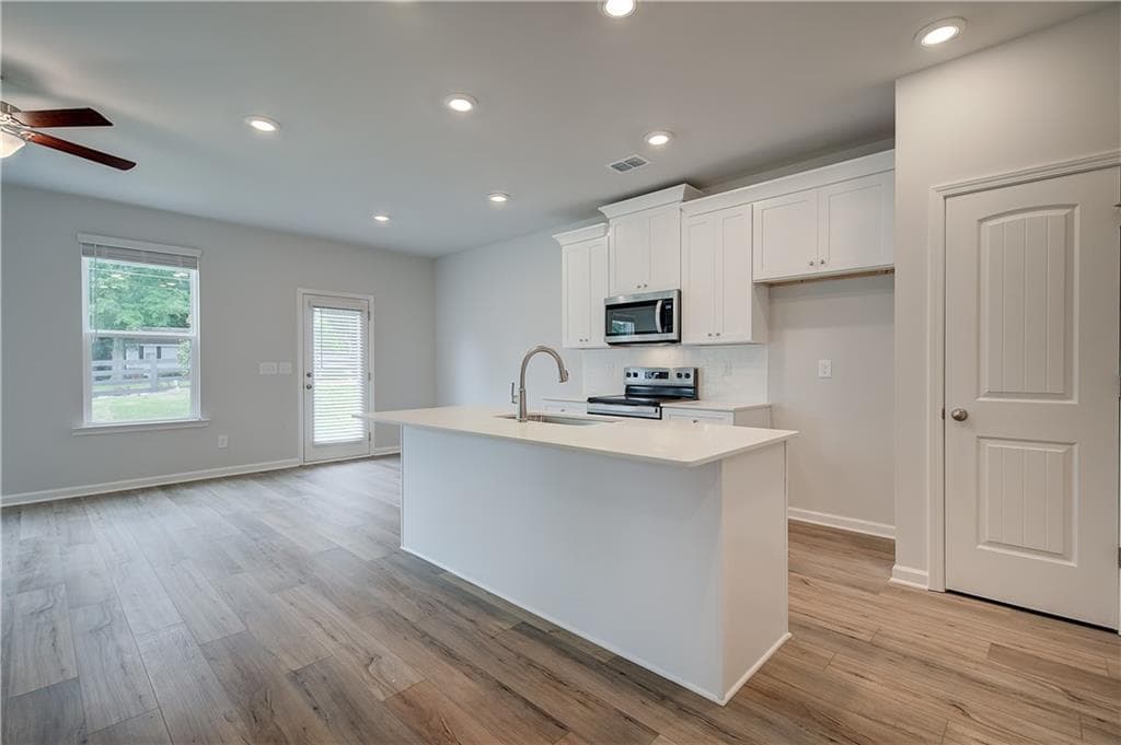 3 bedroom, 3 bathroom, 1,849 sq ft townhouse under contract at 250 Abbotts Crossing Circle, Conyers, GA 30094 — photo 6