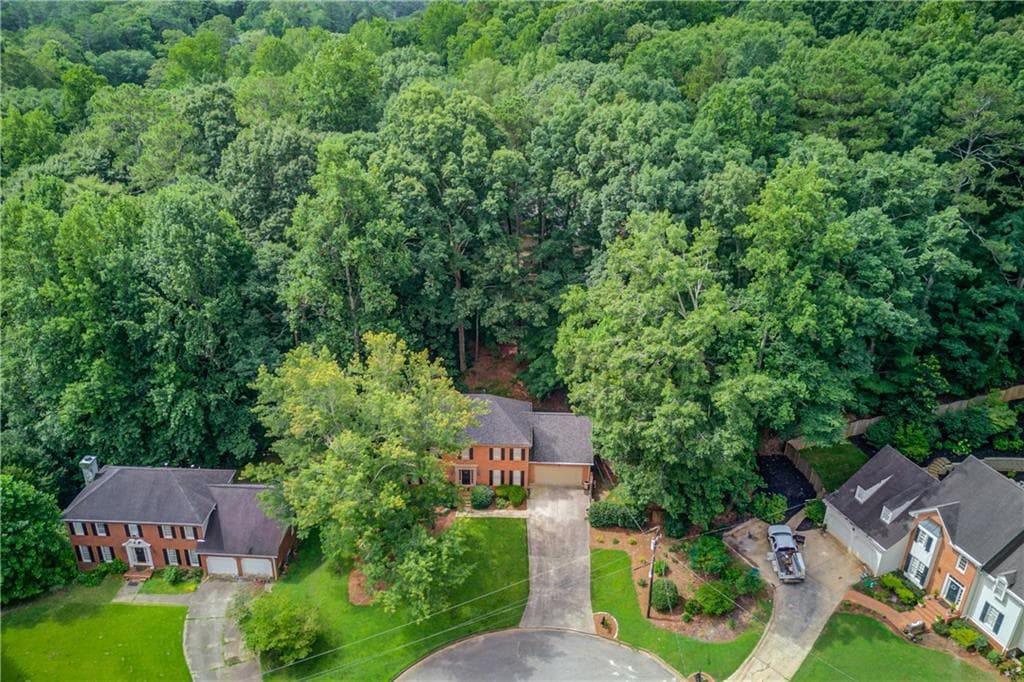 4 bedroom, 4 bathroom, 2,687 sq ft single family residence for sale at 9620 River Lake Drive, Roswell, GA 30075 — photo 2