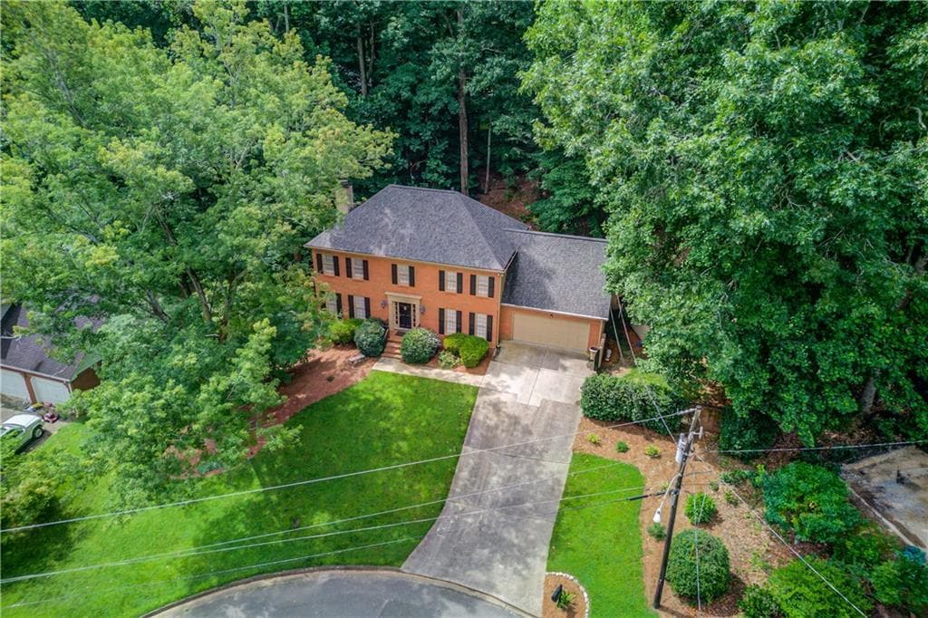 4 bedroom, 4 bathroom, 2,687 sq ft single family residence for sale at 9620 River Lake Drive, Roswell, GA 30075 — photo 3