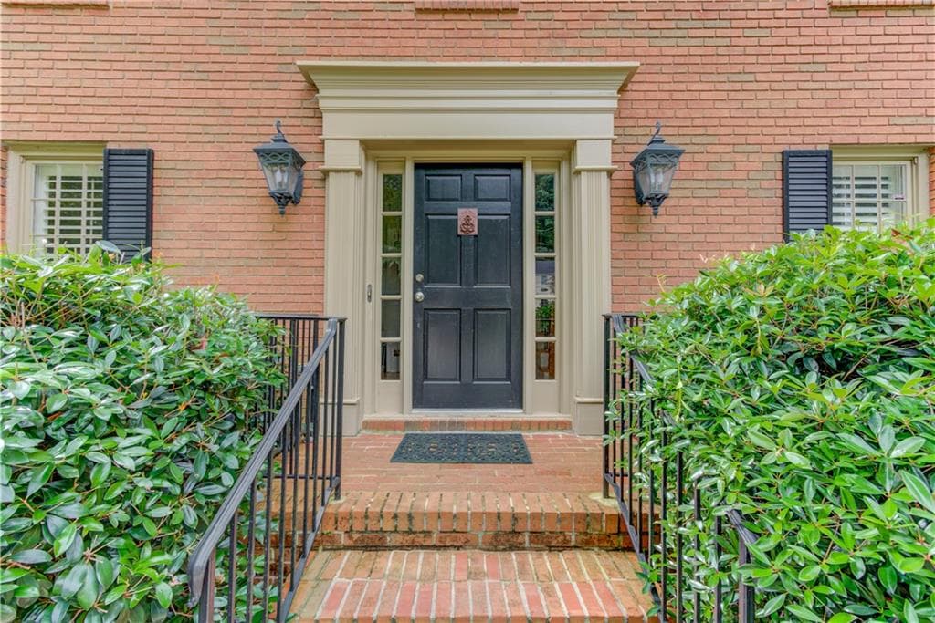 4 bedroom, 4 bathroom, 2,687 sq ft single family residence for sale at 9620 River Lake Drive, Roswell, GA 30075 — photo 5