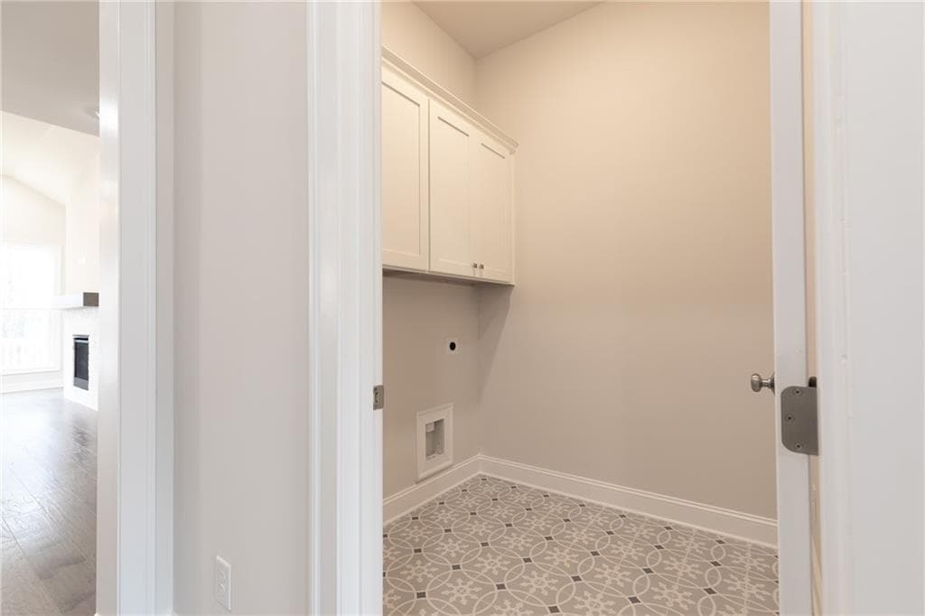 3 bedroom, 3 bathroom, 2,464 sq ft single family residence under contract at 879 Eastman Court, Hoschton, GA 30548 — photo 6