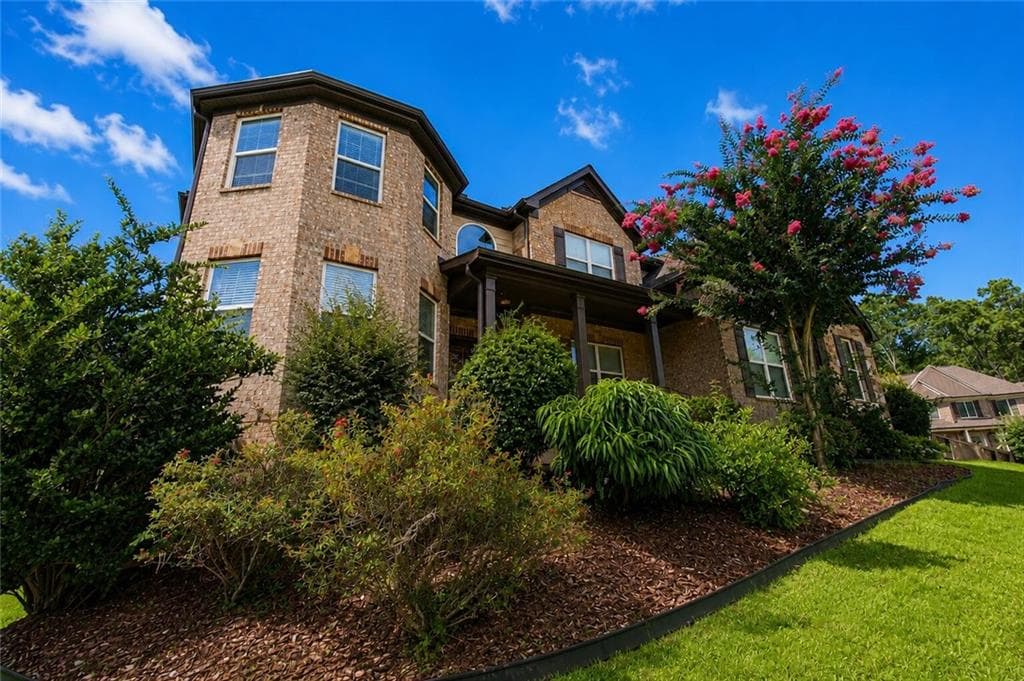 5 bedroom, 4 bathroom, 5,870 sq ft single family residence under contract at 1321 Azalea Brook Drive, Lawrenceville, GA 30043 — photo 3