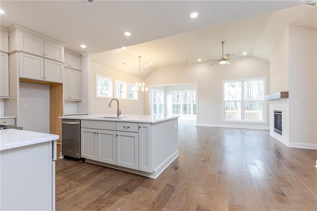 3 bedroom, 3 bathroom, 2,464 sq ft single family residence under contract at 879 Eastman Court, Hoschton, GA 30548 — photo 7