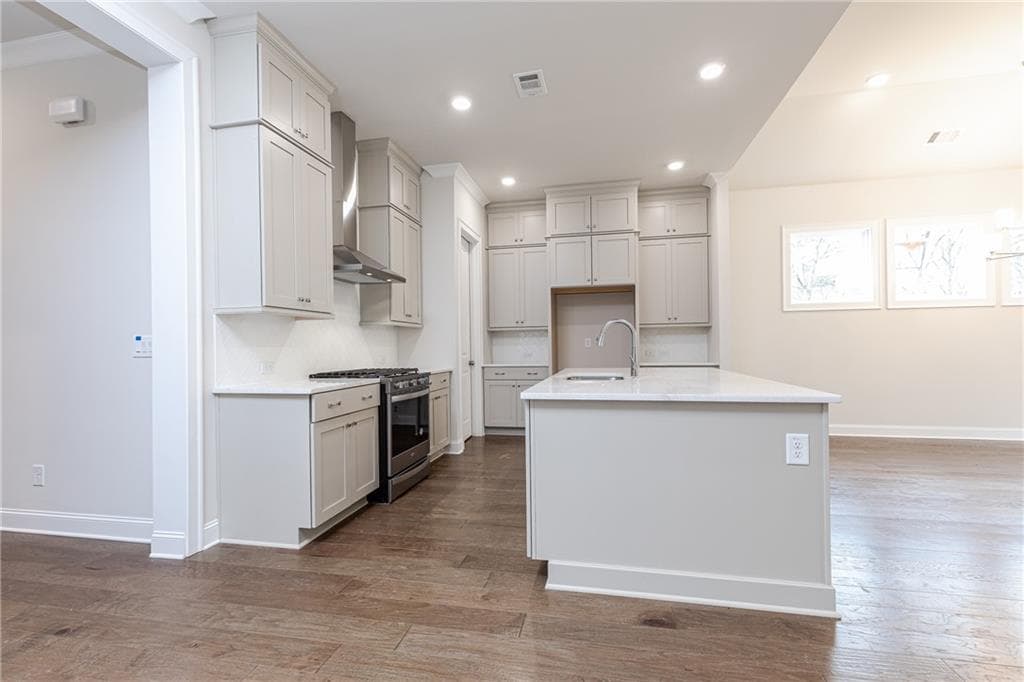 3 bedroom, 3 bathroom, 2,464 sq ft single family residence under contract at 879 Eastman Court, Hoschton, GA 30548 — photo 8