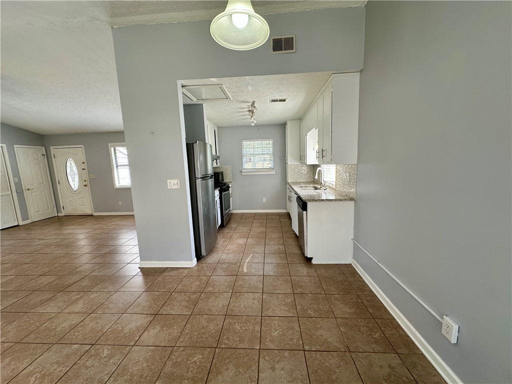 3 bedroom, 2 bathroom, 1,294 sq ft single family residence for rent at 4668 Emerald Willow Drive, Acworth, GA 30101 for $1,850 a month — photo 3