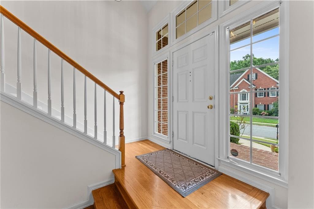 6 bedroom, 4 bathroom, 4,152 sq ft single family residence for sale at 2910 Arbor Creek Lane, Atlanta, GA 30340 — photo 3