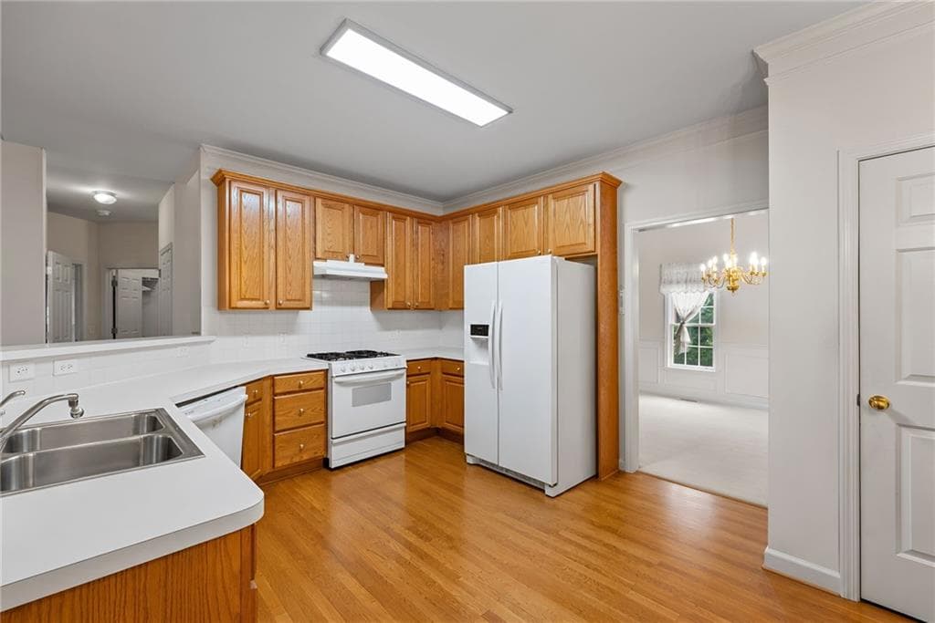 6 bedroom, 4 bathroom, 4,152 sq ft single family residence for sale at 2910 Arbor Creek Lane, Atlanta, GA 30340 — photo 5