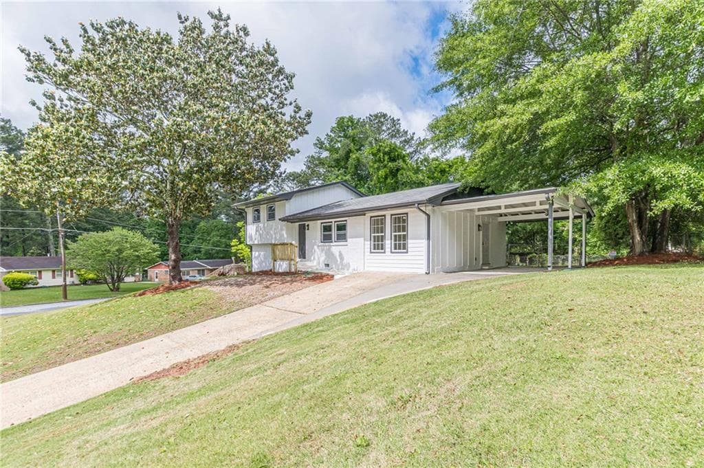 4 bedroom, 2 bathroom, 1,491 sq ft single family residence for sale at 8285 Hemlock Drive, Jonesboro, GA 30238 — photo 2