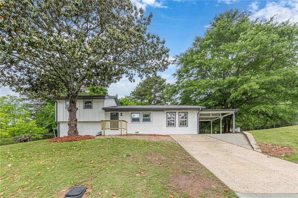 4 bedroom, 2 bathroom, 1,491 sq ft single family residence for sale at 8285 Hemlock Drive, Jonesboro, GA 30238 — photo 4