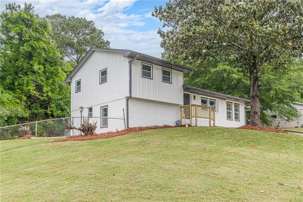 4 bedroom, 2 bathroom, 1,491 sq ft single family residence for sale at 8285 Hemlock Drive, Jonesboro, GA 30238 — photo 5