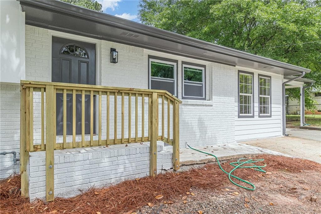 4 bedroom, 2 bathroom, 1,491 sq ft single family residence for sale at 8285 Hemlock Drive, Jonesboro, GA 30238 — photo 6