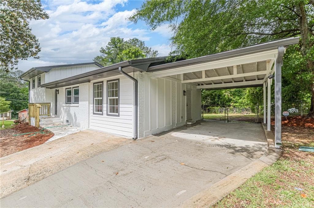 4 bedroom, 2 bathroom, 1,491 sq ft single family residence for sale at 8285 Hemlock Drive, Jonesboro, GA 30238 — photo 7