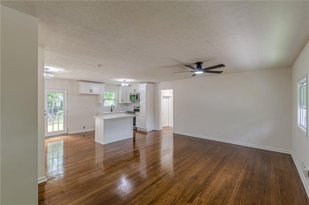 4 bedroom, 2 bathroom, 1,491 sq ft single family residence for sale at 8285 Hemlock Drive, Jonesboro, GA 30238 — photo 8