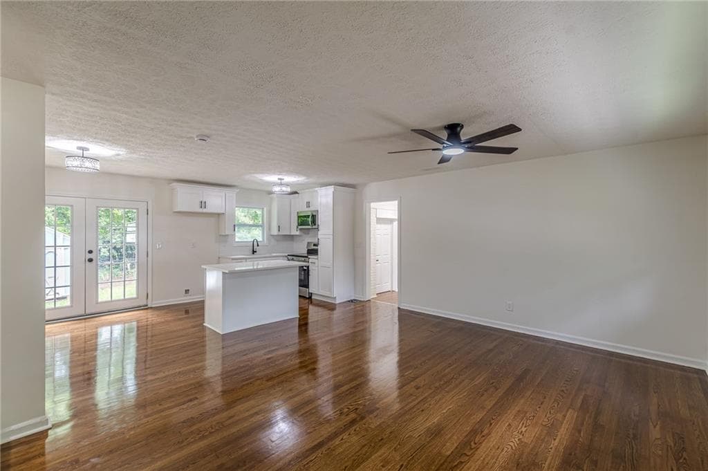4 bedroom, 2 bathroom, 1,491 sq ft single family residence for sale at 8285 Hemlock Drive, Jonesboro, GA 30238 — photo 9