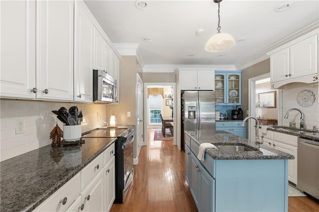 4 bedroom, 4 bathroom, 5,320 sq ft single family residence for sale at 287 Laurel Place Drive, Cornelia, GA 30531 — photo 4
