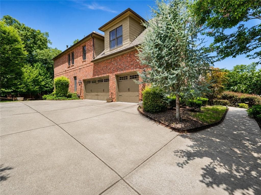 6 bedroom, 5 bathroom, 5,240 sq ft single family residence for sale at 11880 Old Station Place, Alpharetta, GA 30004 — photo 2