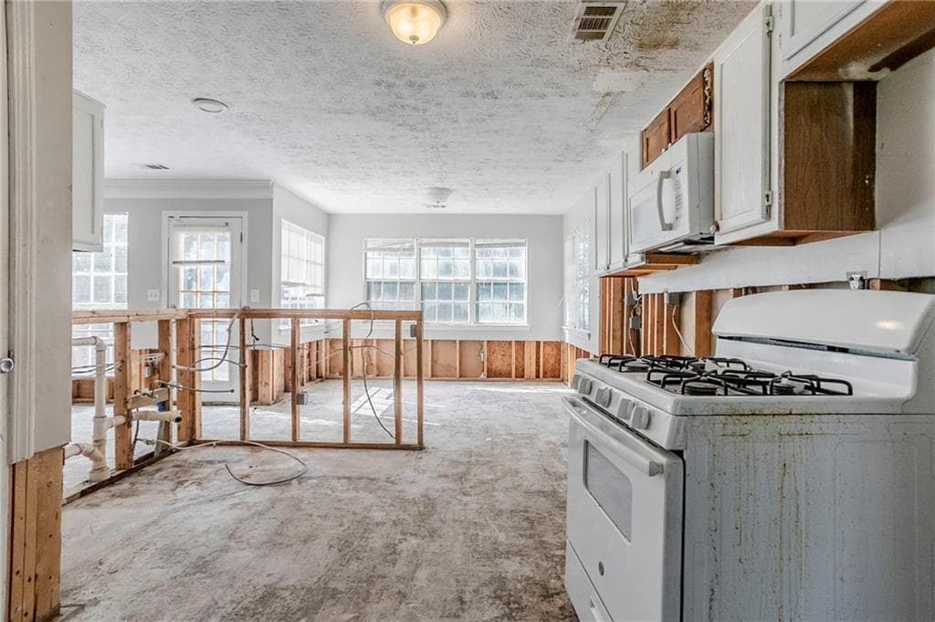 4 bedroom, 3 bathroom, 2,236 sq ft single family residence for sale at 3604 Cameron Hills Place, Ellenwood, GA 30294 — photo 10