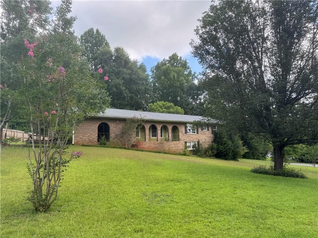 3 bedroom, 2 bathroom, 3,022 sq ft single family residence under contract at 105 Ponderosa Drive, Dallas, GA 30157