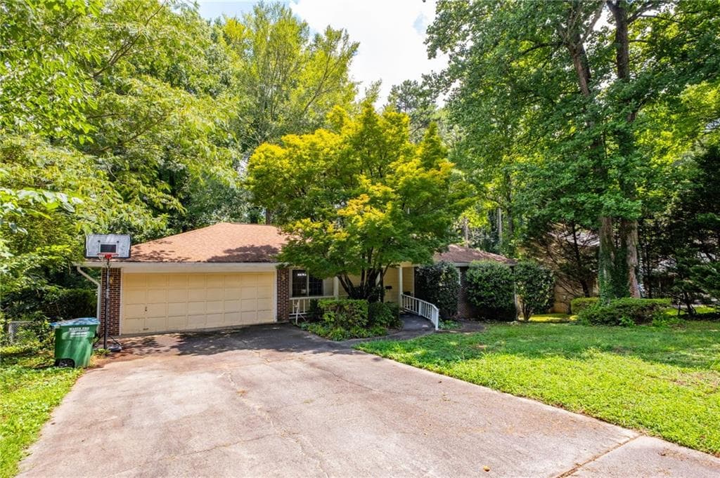 3 bedroom, 2 bathroom, 1,780 sq ft single family residence sold at 2761 Brackenwood Drive, Snellville, GA 30039