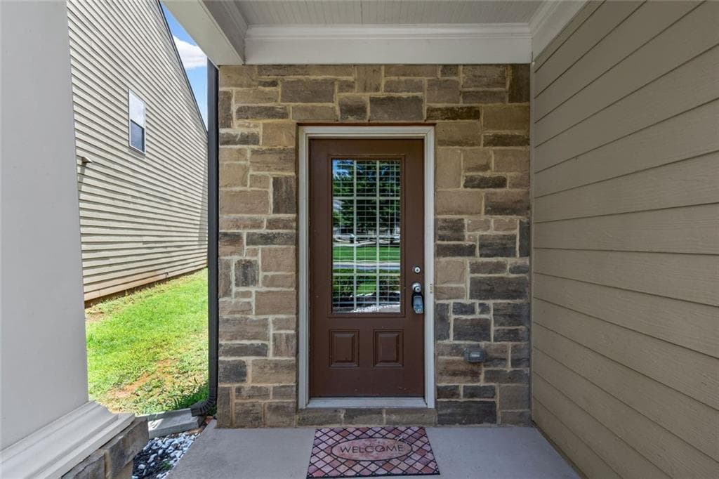 4 bedroom, 3 bathroom, 2,300 sq ft single family residence for sale at 5343 Catrina Way, Buford, GA 30519 — photo 7