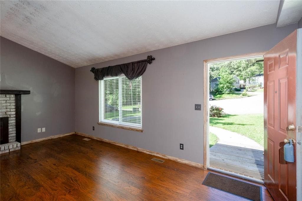 3 bedroom, 2 bathroom, 1,204 sq ft single family residence for sale at 3155 Pritchards Way, Douglasville, GA 30135 — photo 3
